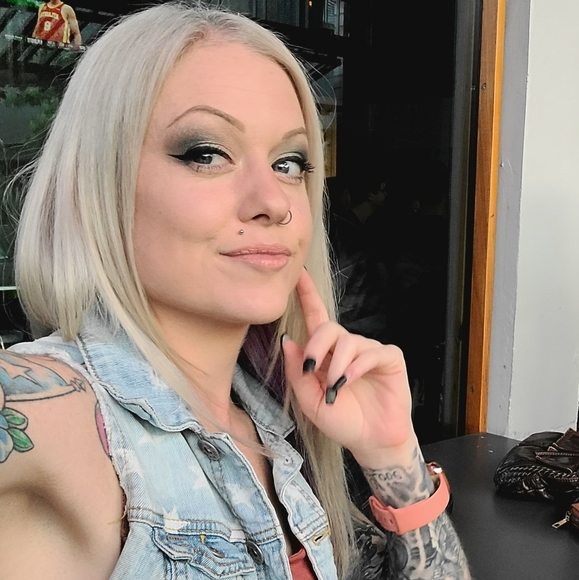 Meet your Posher, Alexa - Picture 2 of 3